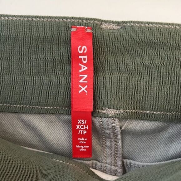 SPANX Stretch Twill Ankle Cargo Pant Leggings in Gray Camouflage Size XS NWT - Picture 3 of 5